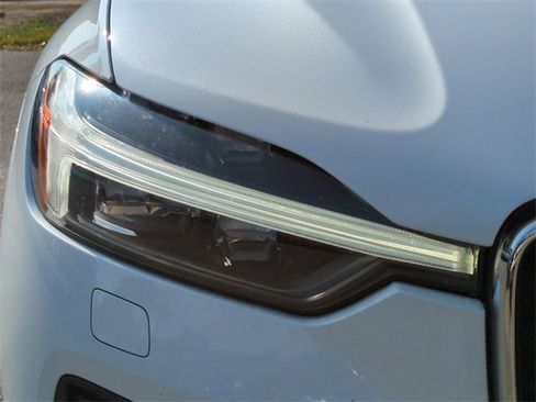 Used 2023 Volvo XC60 B5 Core image 10