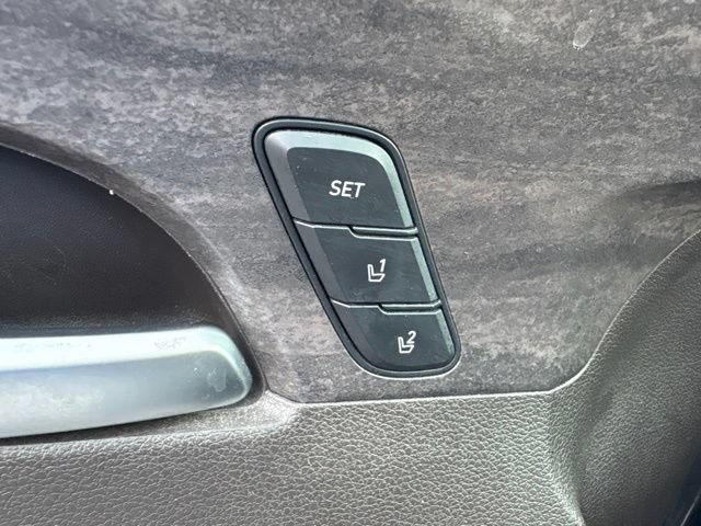 Used 2020 Hyundai Santa Fe Limited AWD/4WD image 13