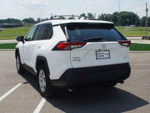 Used 2021 Toyota RAV4 LE AWD/4WD image 14