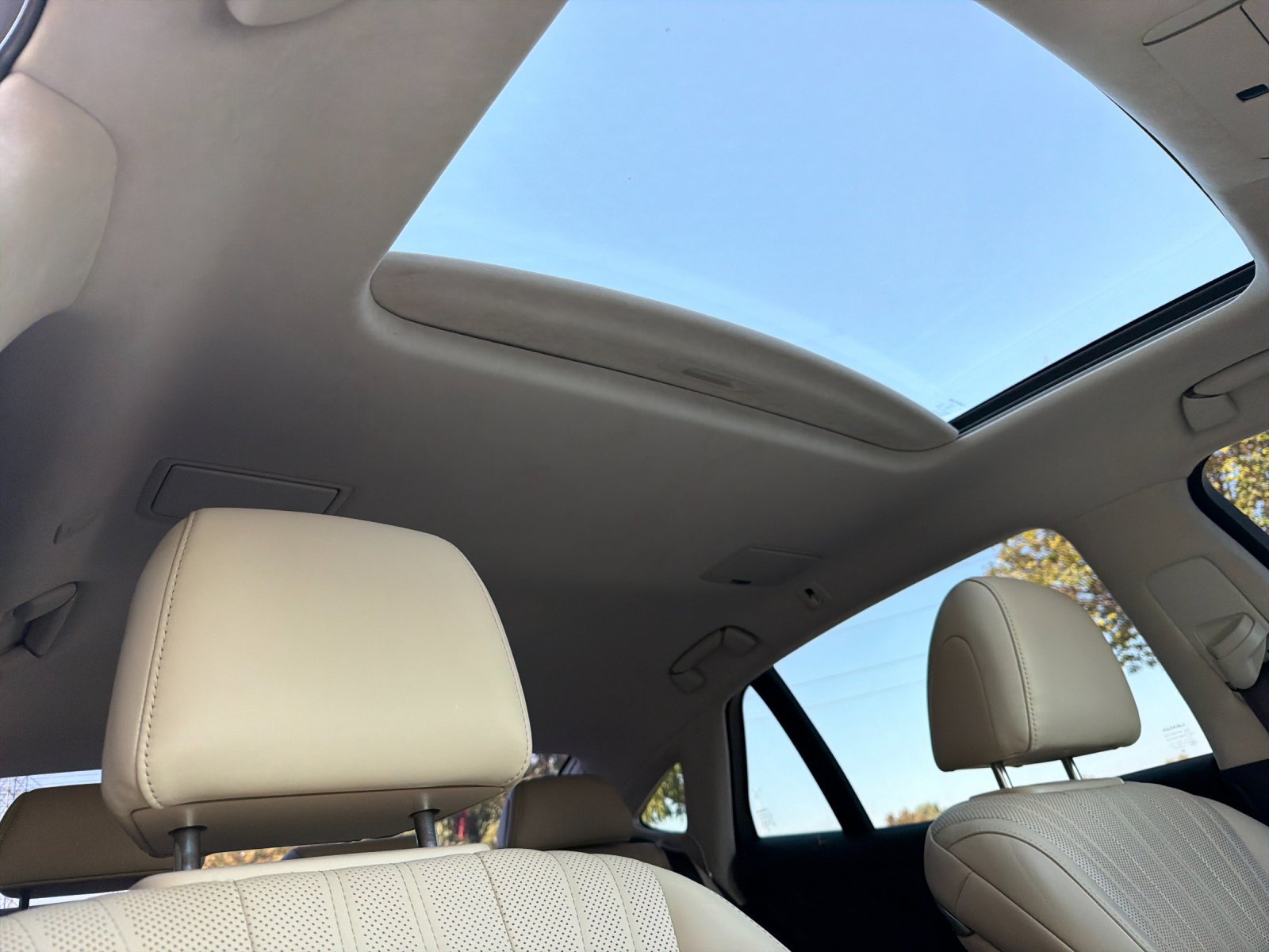 Used 2018 Lexus LS 500h w/ Interior Upgrade Package RWD image 18
