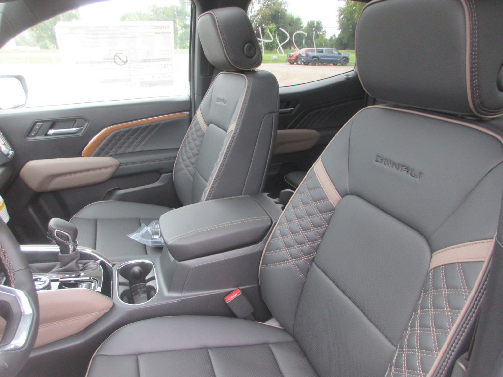 New 2026 GMC Canyon Denali AWD/4WD image 13
