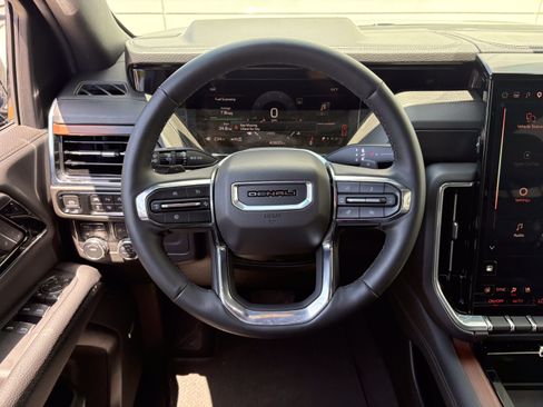 Used 2025 GMC Yukon XL Denali AWD/4WD image 15