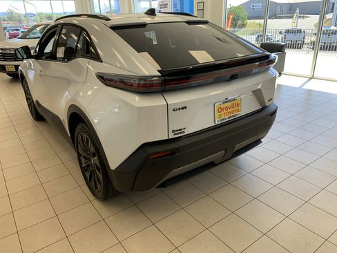 New 2026 Toyota C-HR w/ Cold Weather Package image 8