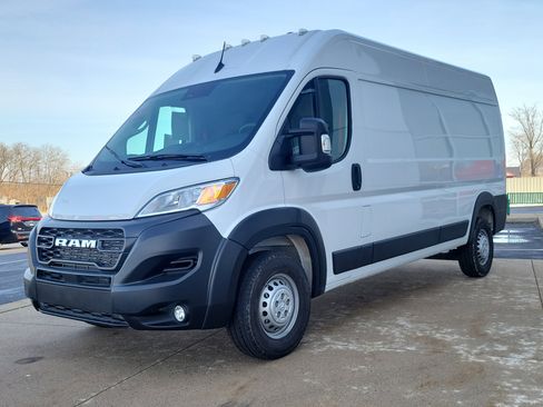 Used 2025 RAM ProMaster 2500 w/ Convenience Group image 2