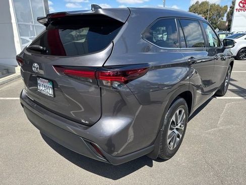 Certified 2024 Toyota Highlander XLE FWD image 10