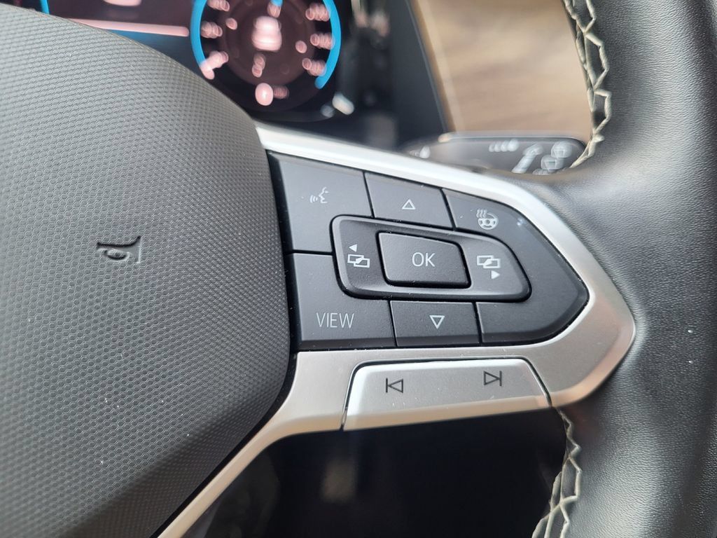 Used 2025 Volkswagen Atlas SE FWD image 18