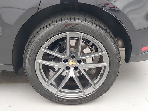 Certified 2026 Porsche Macan Turbo AWD/4WD image 36