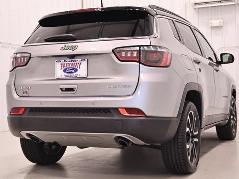 Used 2023 Jeep Compass Limited AWD/4WD image 10