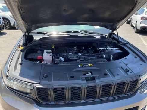 Used 2023 Jeep Grand Cherokee L Laredo AWD/4WD image 22