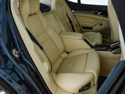 Used 2011 Porsche Panamera 4S image 31