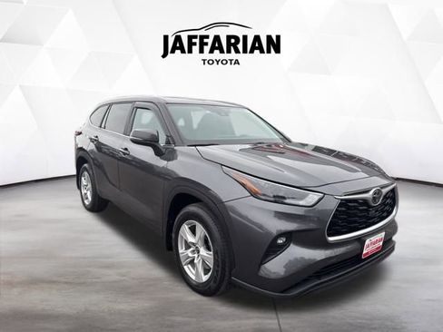 Certified 2023 Toyota Highlander LE image 1
