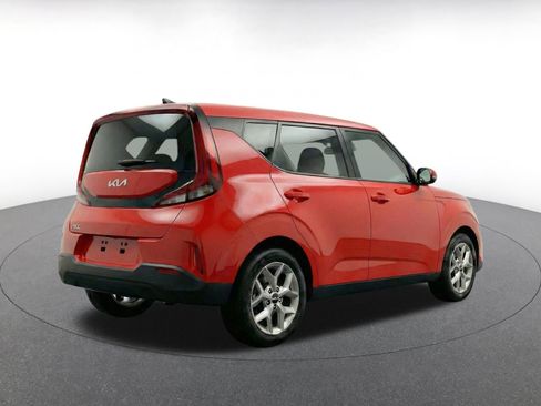 Used 2025 Kia Soul LX w/ LX Technology Package FWD image 8