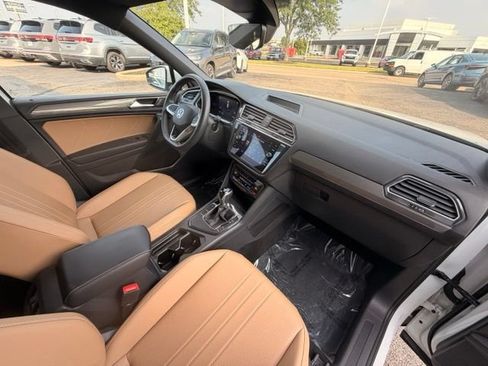 Certified 2022 Volkswagen Tiguan SE FWD image 20