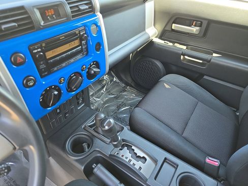 Used 2007 Toyota FJ Cruiser 4WD image 25