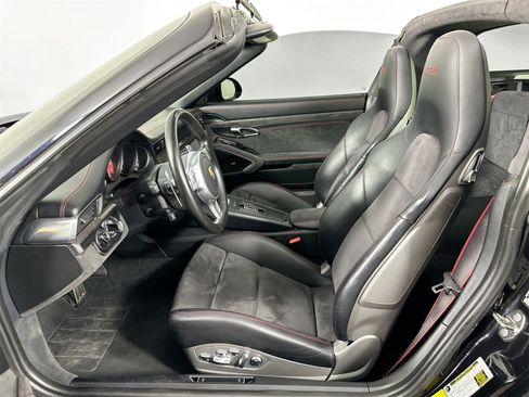 Used 2016 Porsche 911 Targa 4 GTS image 5