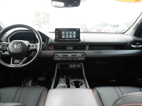Used 2025 Honda Pilot TrailSport image 20