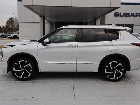 Used 2022 Mitsubishi Outlander SEL image 2