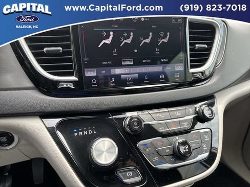Used 2024 Chrysler Pacifica Touring-L FWD image 26