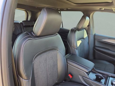 New 2025 Jeep Grand Cherokee Altitude RWD image 32