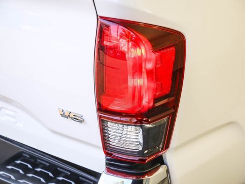 Used 2022 Toyota Tacoma SR5 image 9