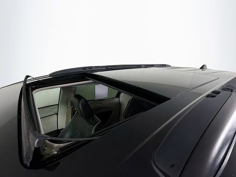 Used 2023 Chrysler Pacifica Limited image 16