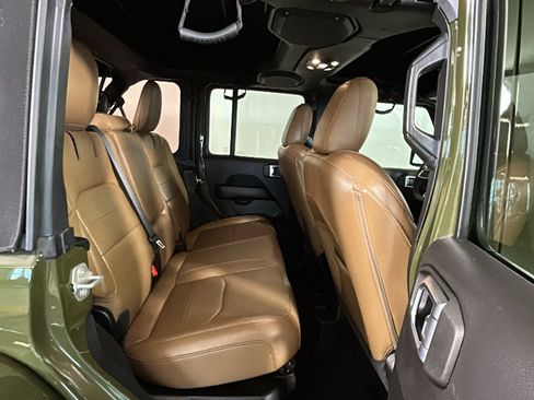 Used 2023 Jeep Wrangler Unlimited Sahara AWD/4WD image 32