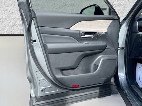 Used 2025 Toyota Grand Highlander AWD Hybrid image 23