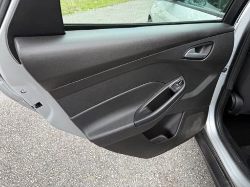 Used 2015 Ford Focus SE image 39