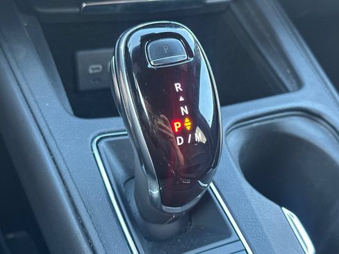 Used 2025 Cadillac XT4 Premium Luxury FWD image 31