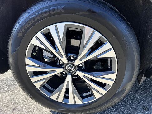 Certified 2021 Nissan Rogue SV w/ Premium Package image 11