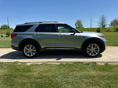 Used 2022 Ford Explorer Platinum w/ Equipment Group 601A AWD/4WD image 6
