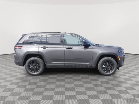 New 2026 Jeep Grand Cherokee Altitude AWD/4WD image 4