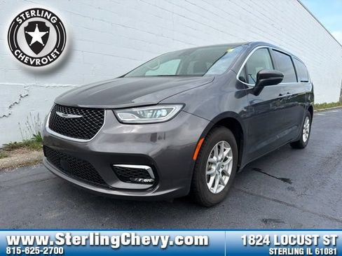 Used 2023 Chrysler Pacifica Touring-L FWD image 1