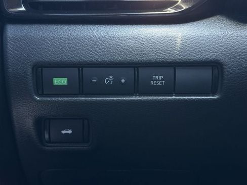 Used 2025 Nissan Sentra SR FWD image 22