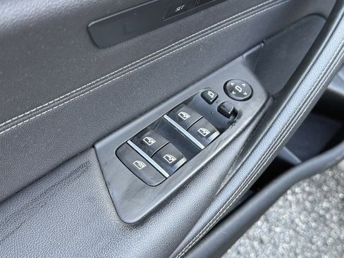 Used 2021 BMW 530i w/ Convenience Package image 18