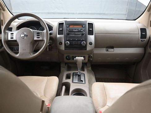 Used 2012 Nissan Frontier SL image 12