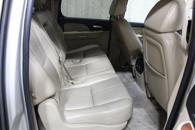 Used 2007 Chevrolet Suburban LT w/ LT Preferred Equipment Group AWD/4WD image 17