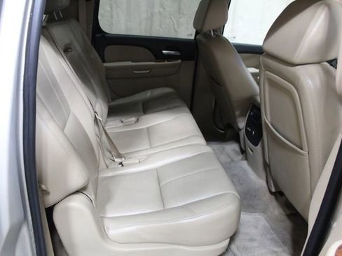 Used 2007 Chevrolet Suburban LT w/ LT Preferred Equipment Group image 17