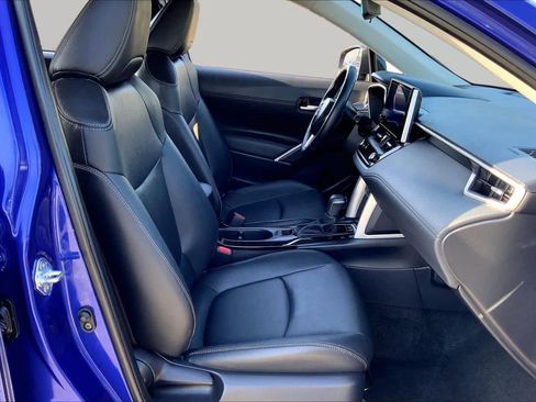 Used 2025 Toyota Corolla Cross XLE FWD image 9