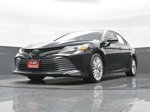 Used 2020 Toyota Camry XLE image 23