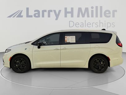 Used 2024 Chrysler Pacifica Limited