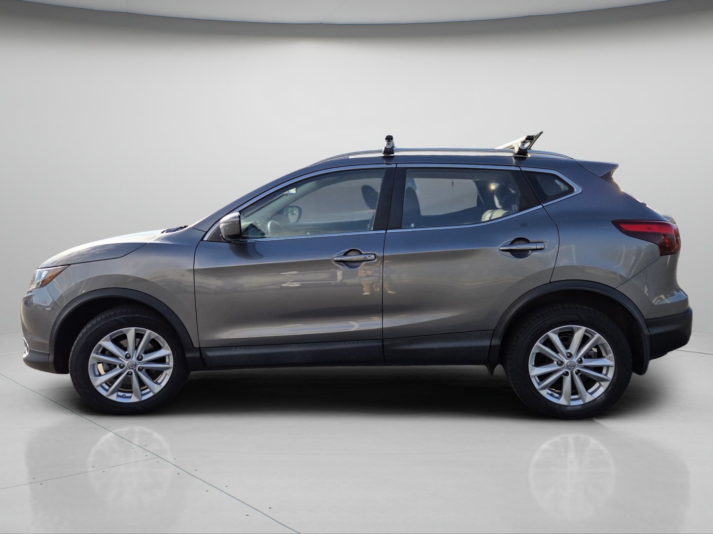 Used 2018 Nissan Rogue Sport SV w/ SV All-Weather Package AWD/4WD image 19