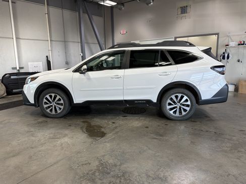 Used 2021 Subaru Outback Premium AWD/4WD image 4