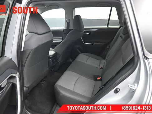 Used 2025 Toyota RAV4 XLE AWD/4WD image 10