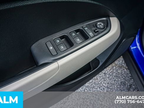 Used 2024 Hyundai Venue SEL FWD image 49