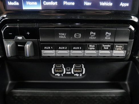 Used 2023 RAM 2500 Laramie AWD/4WD image 32