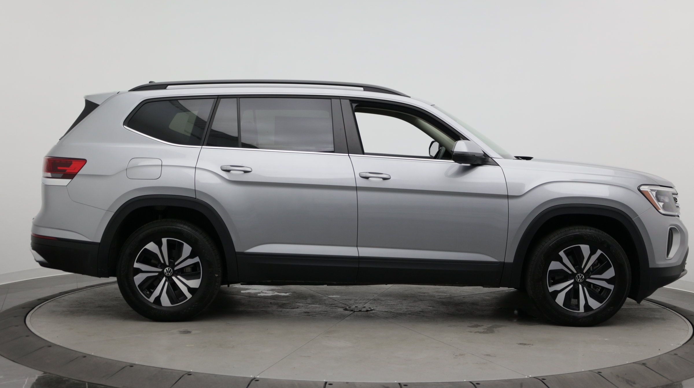 Used 2026 Volkswagen Atlas SE FWD image 8