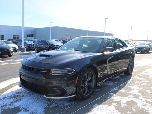 Used 2019 Dodge Charger GT image 3