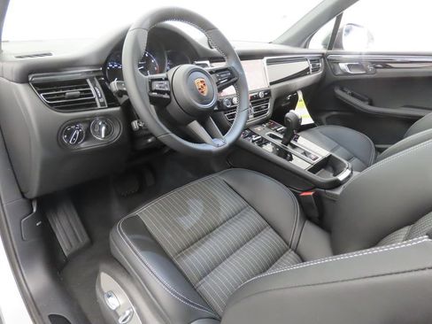 New 2026 Porsche Macan AWD/4WD image 4