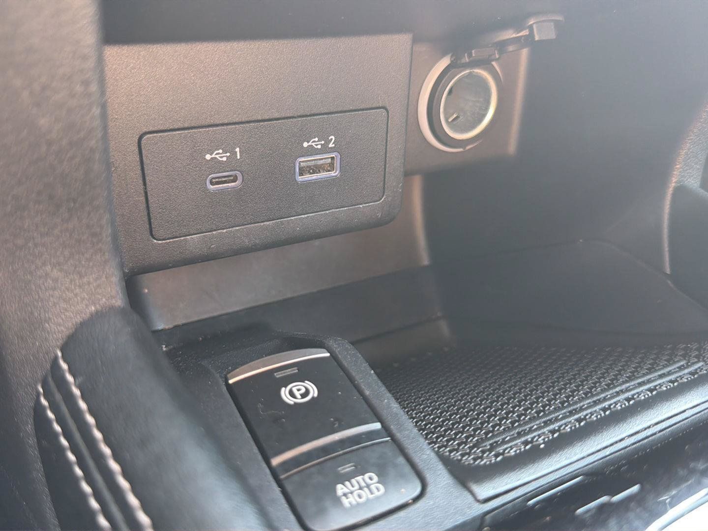 Used 2024 Nissan Kicks SR FWD image 17